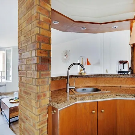 Apartment Paris Marais Beaubourg Area
