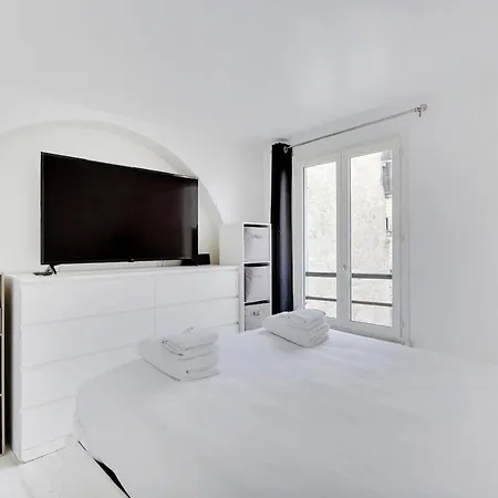 Apartment Paris Marais Beaubourg Area