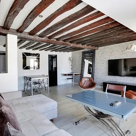Paris Marais Beaubourg Area Apartment