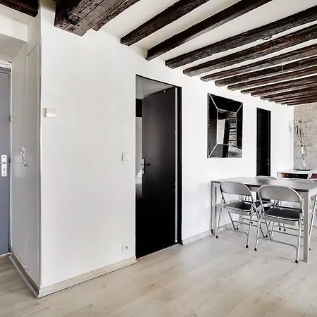 Apartment Paris Marais Beaubourg Area *