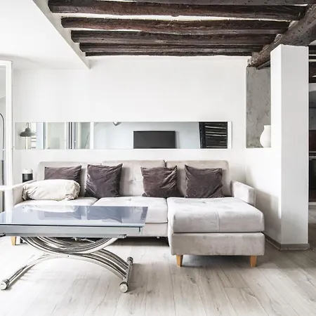 Paris Marais Beaubourg Area Apartment