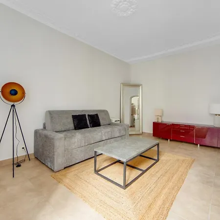 Paris Marais Beaubourg Area Apartment