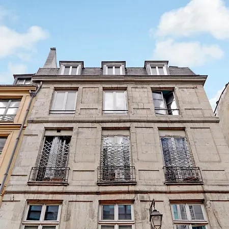 Marais Beaubourg Area