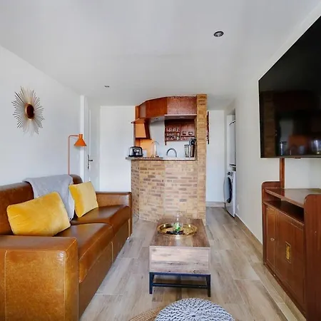 Marais Beaubourg Area * باريس