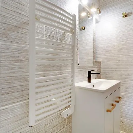 Marais Beaubourg Area باريس