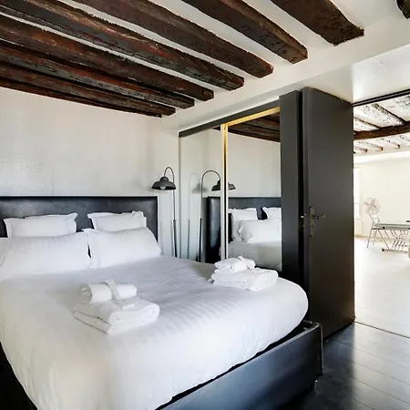 Marais Beaubourg Area * باريس