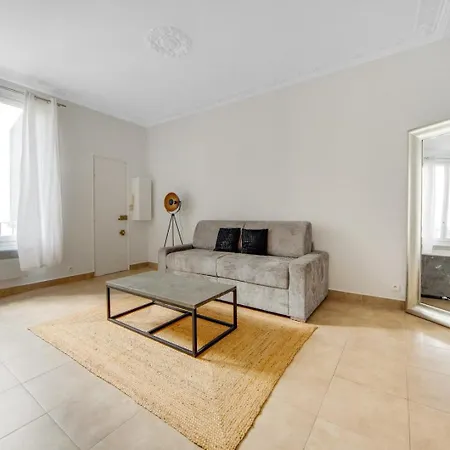 Marais Beaubourg Area