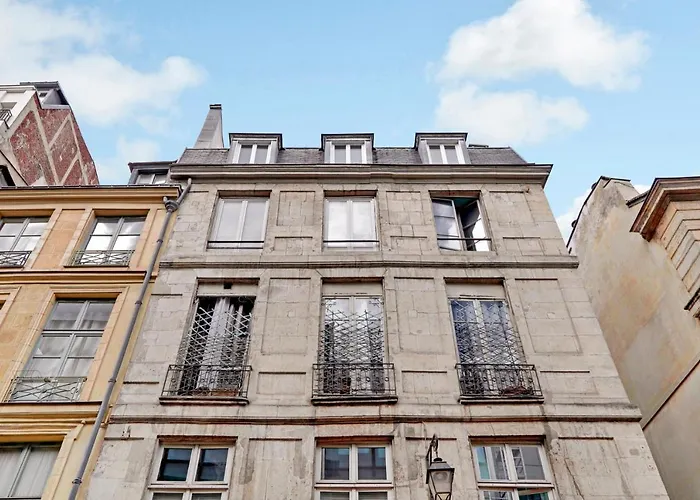 Marais Beaubourg Area