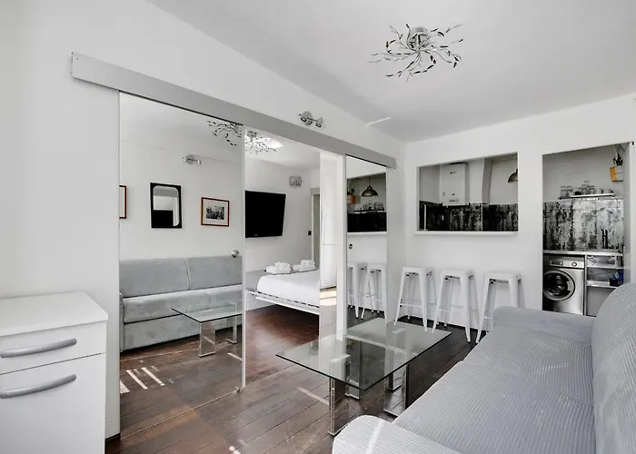 Marais Beaubourg Area Paris