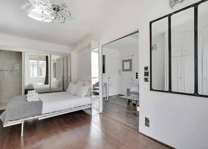 Marais Beaubourg Area Apartment Paris