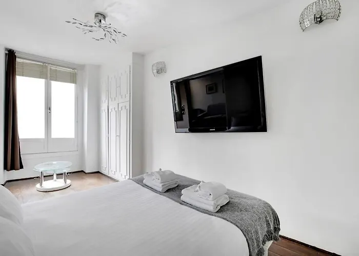 Marais Beaubourg Area Paris