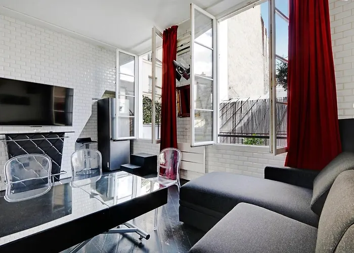 Marais Beaubourg Area