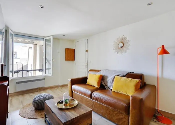 Marais Beaubourg Area Apartment Paris