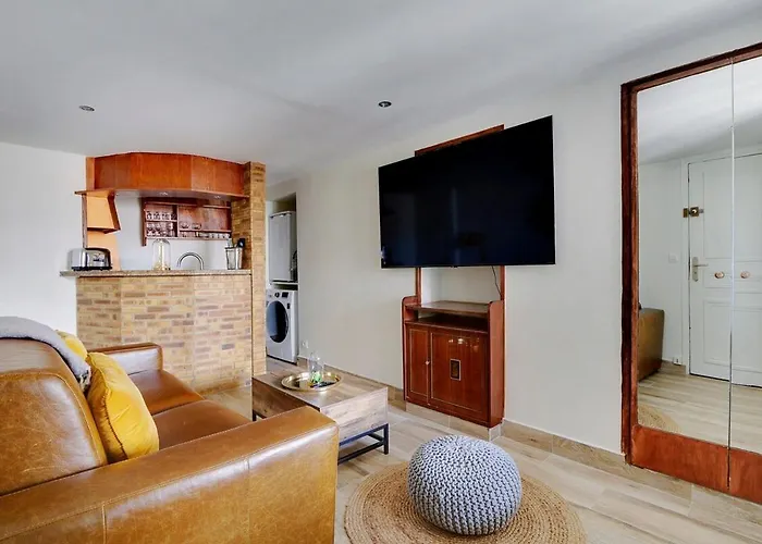 Marais Beaubourg Area *