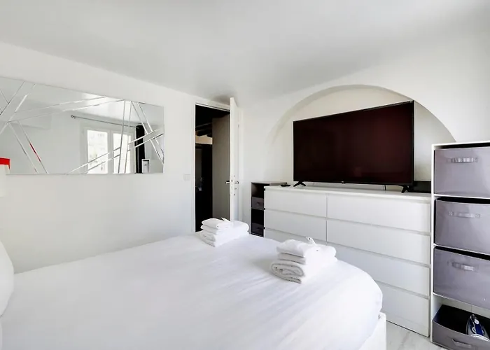 Marais Beaubourg Area *