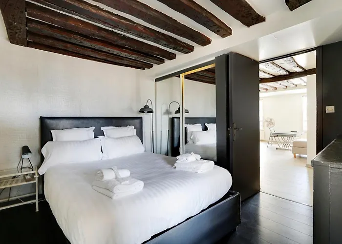 Marais Beaubourg Area * Paris