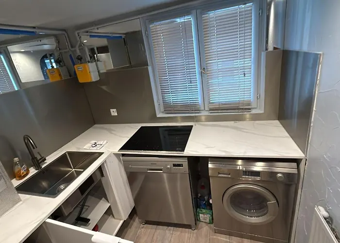 Marais Beaubourg Area * Paris