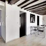 Apartment Marais Beaubourg Area *